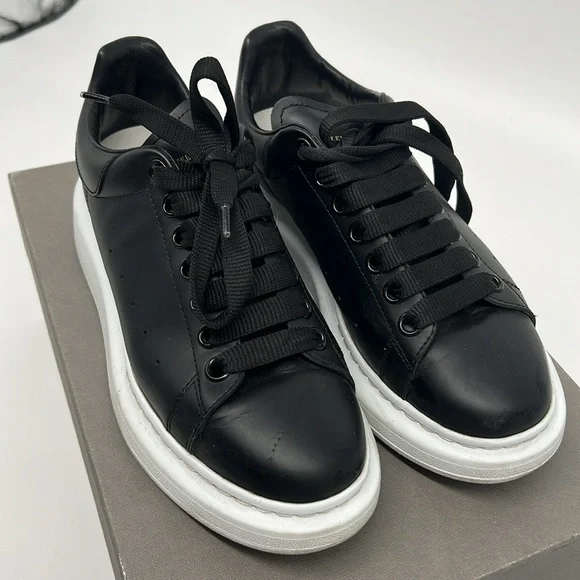 Alexander McQueen “Larry” Sneaker black/white - Picture 2 of 9